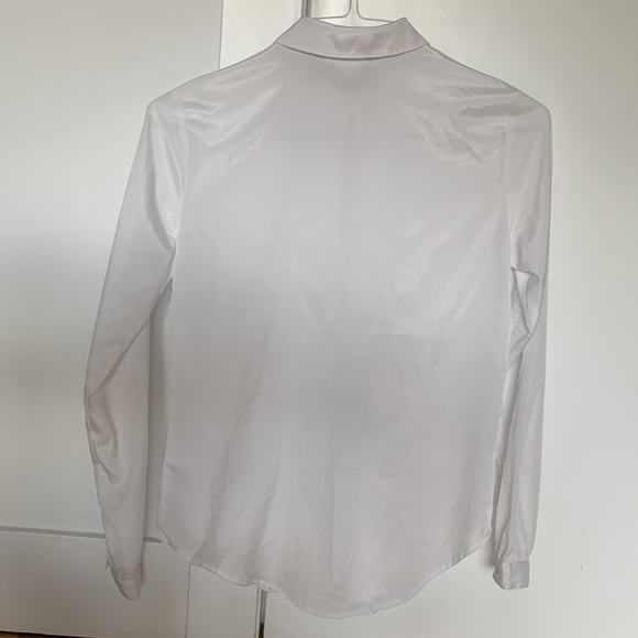 🦄 *3 /$10* Cooperative white collar top with center cut - Picture 8 of 9